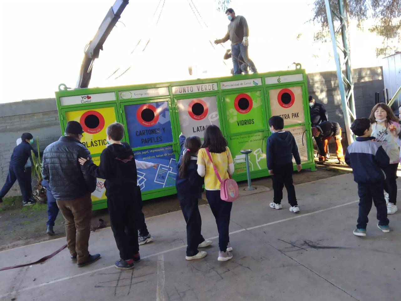 Con la instalación de puntos limpios parte campaña de reciclaje en 10