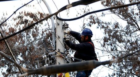 Enel activó plan preventivo por pronóstico de lluvia y viento en la RM