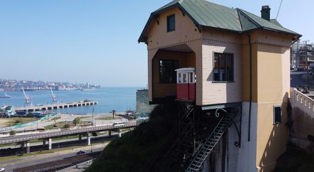 Ascensores de Valparaíso vuelven a funcionar tras estar cerrados desde marzo