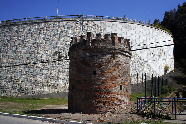 Histórico torreón fue descubierto tras años de estar bajo maleza en  Talcahuano – Vive Pais