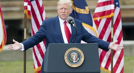 Trump evalúa acudir a una marcha a favor de su administración en Washington