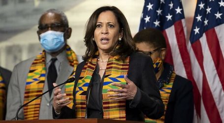 Kamala Harris recibe su primera dosis de la vacuna contra el COVID-19