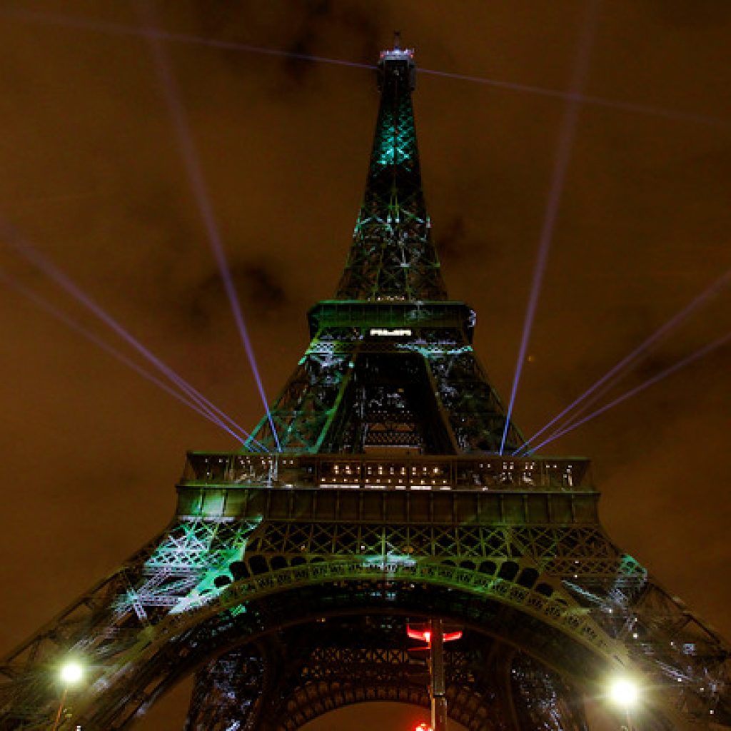 Francia adelanta el toque de queda para frenar los contagios de la nueva cepa