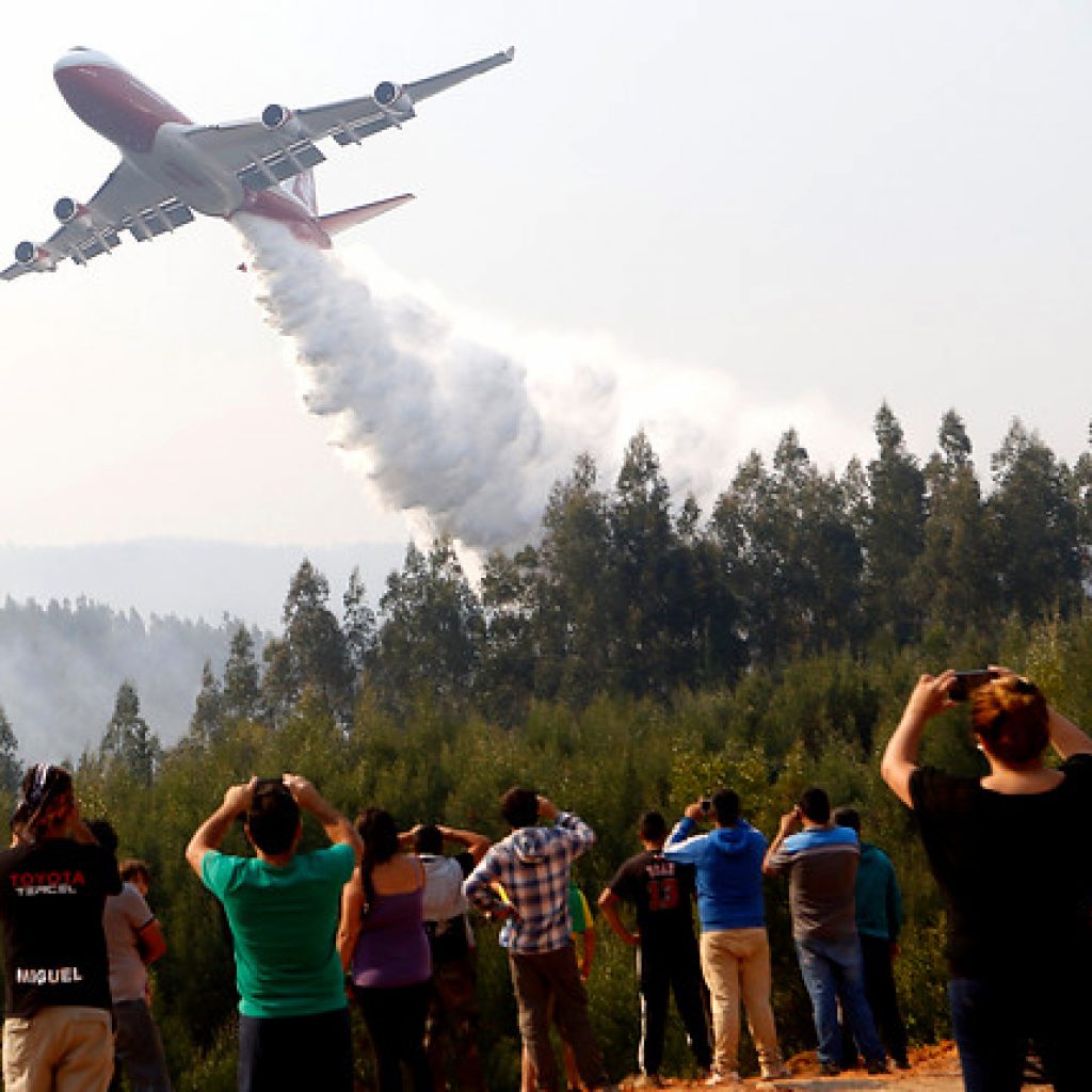 Navarro pide a Conaf evaluar contratación urgente del Supertanker