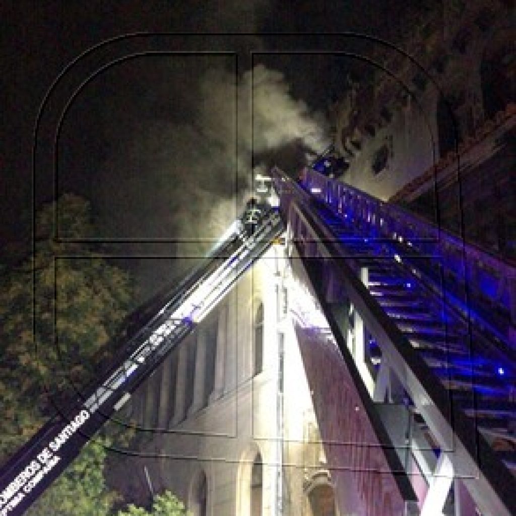 Incendio en barrio Lastarria afectó oficinas del SernamEG