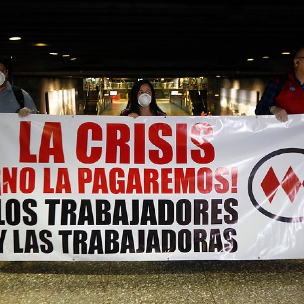 Metro de Santiago cierra la estación La Moneda por protesta de trabajadores