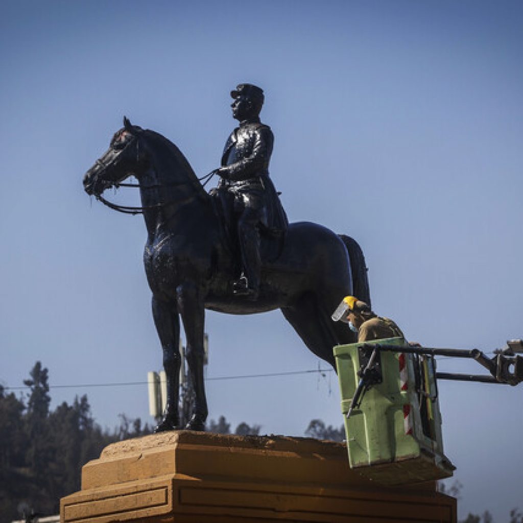 Realizan obras de reforzamiento en escultura del general Baquedano