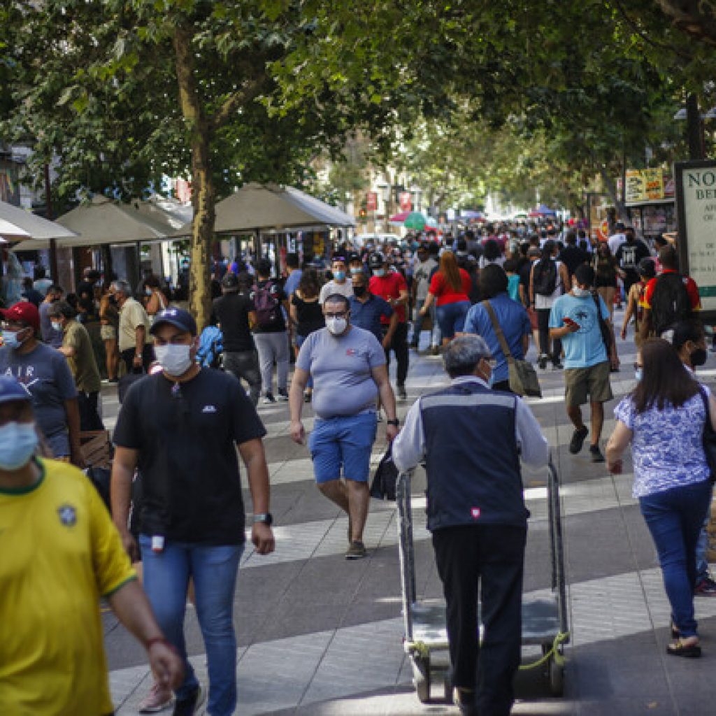 Gobierno anuncia medidas más estrictas para controlar la pandemia en el país