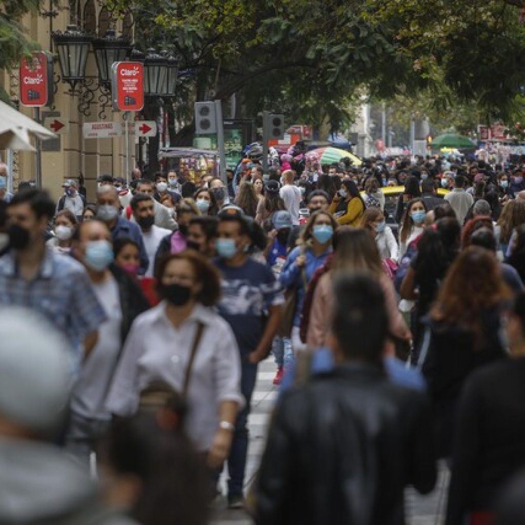 68,8% está muy de acuerdo en que Chile vive la peor crisis política desde 1990