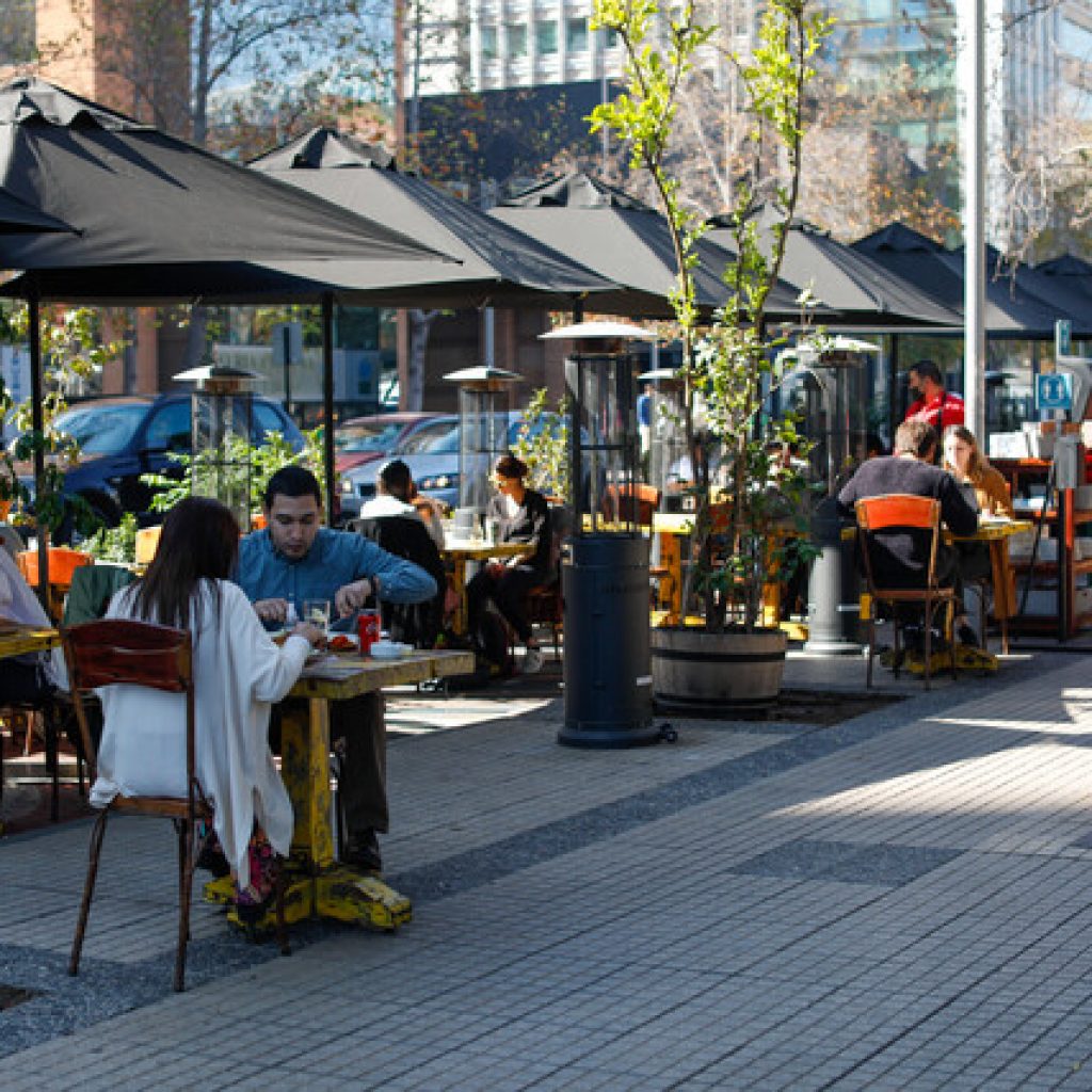 "Día de la Madre": Fiscalizan restaurantes y llaman a tomar precauciones