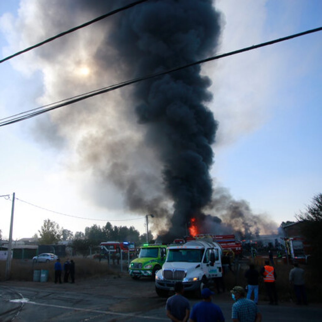 Lampa: Incendio se registra en planta de reciclaje de solventes químicos