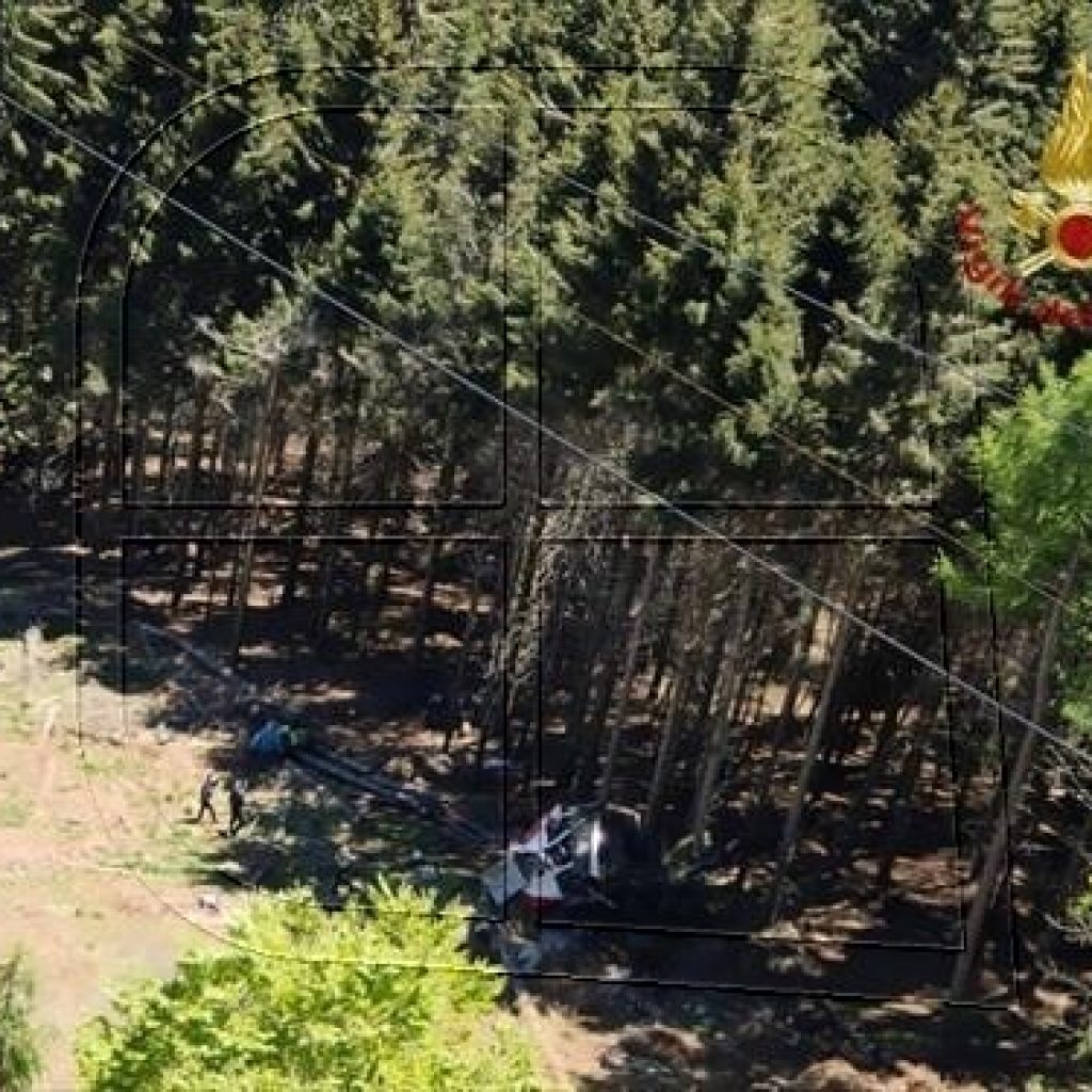 Italia: 3 detenidos por desactivar freno de emergencia de teleférico siniestrado