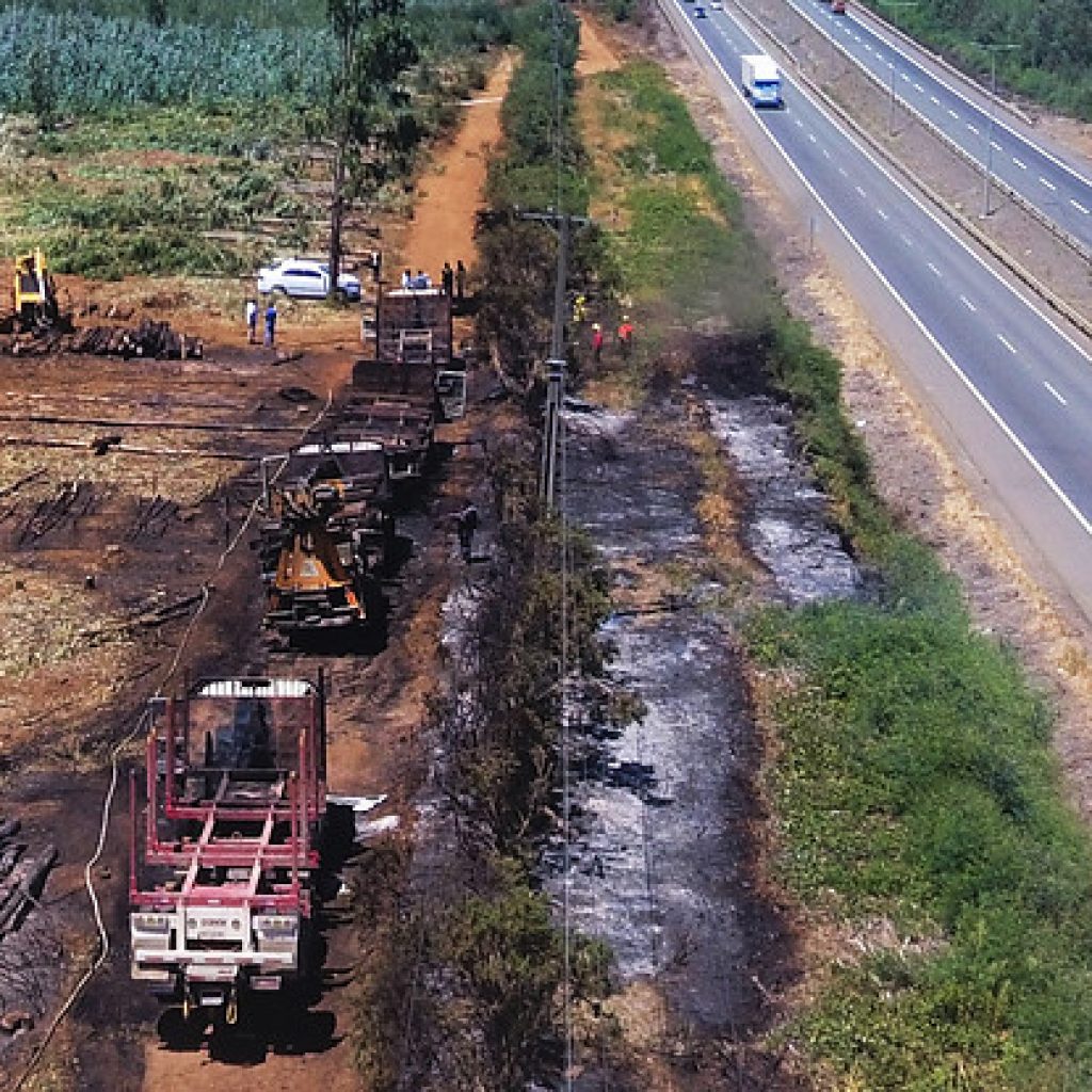 Capitán Pastene: Al menos 15 vehículos quemados en ataques incendiarios