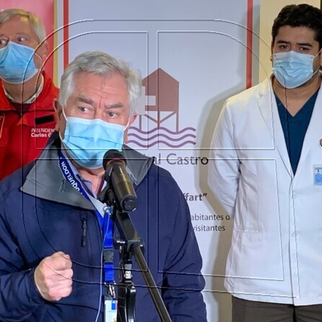 Ministro de Salud visitó Unidad de Paciente Crítico del Hospital de Castro