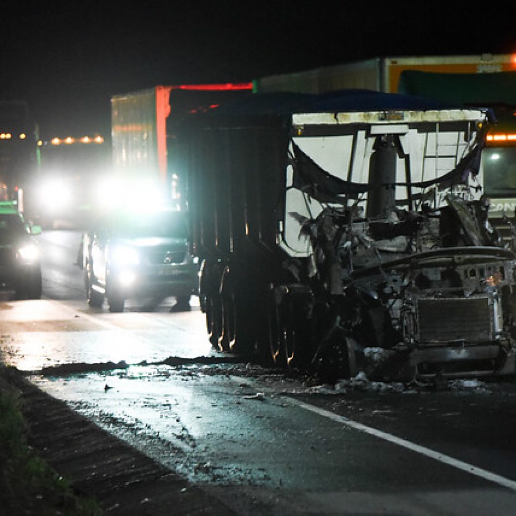 Gremios camioneros denuncian ataque a cinco transportes en la Ruta 5 Sur