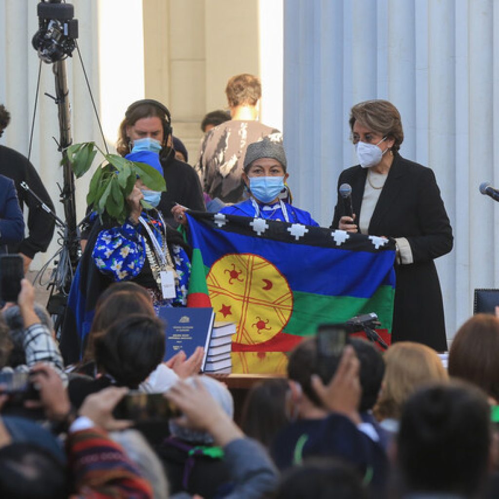 Elisa Loncón, presidenta de la CC: “Es posible refundar este Chile”