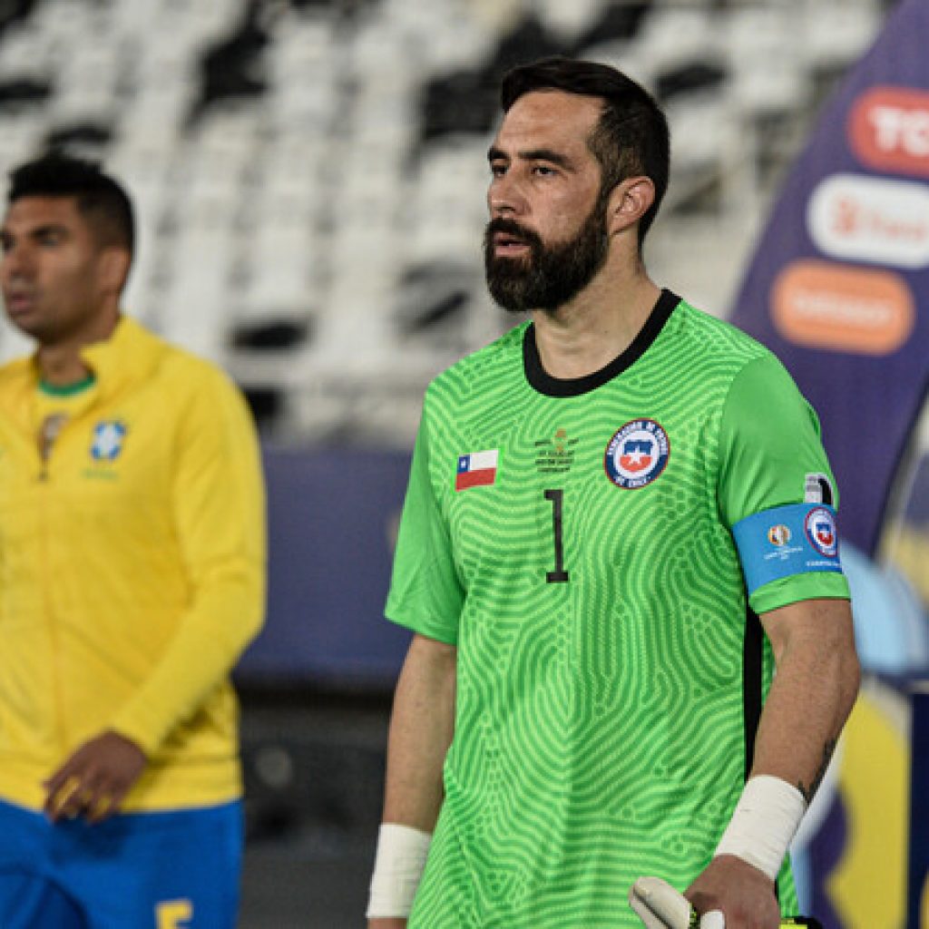 Clasificatorias: Claudio Bravo negó haber dejado en duda su presencia en la Roja