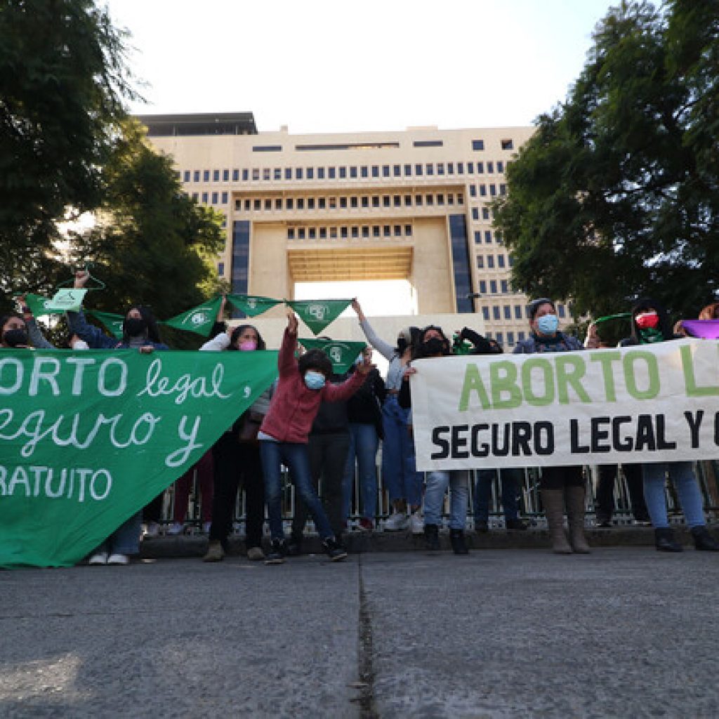 Comisión de Mujeres rechazó idea de legislar la despenalización del aborto