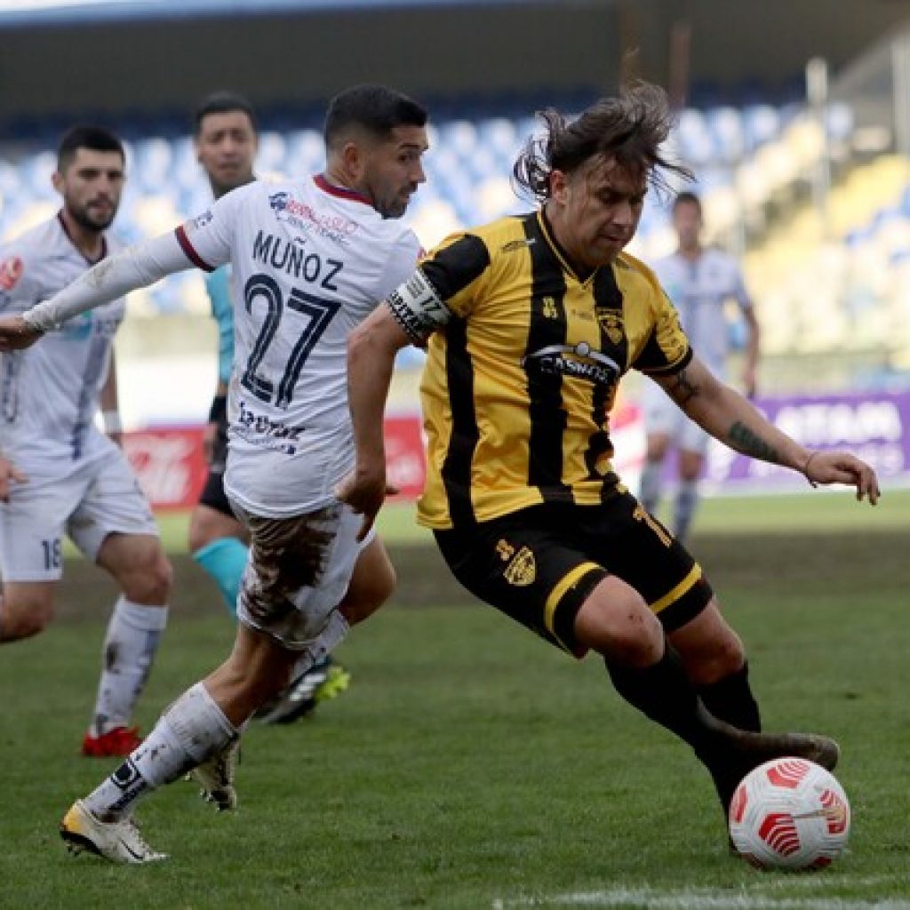 Primera B: Santa Cruz hipotecó el liderato con derrota ante Fernández Vial