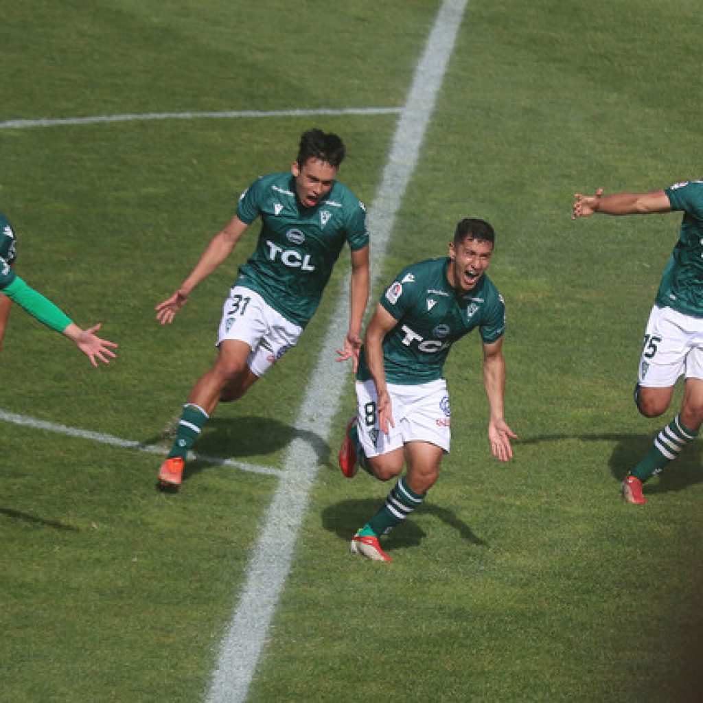 Santiago Wanderers superó sobre el final a Cobresal y sueña con la remontada