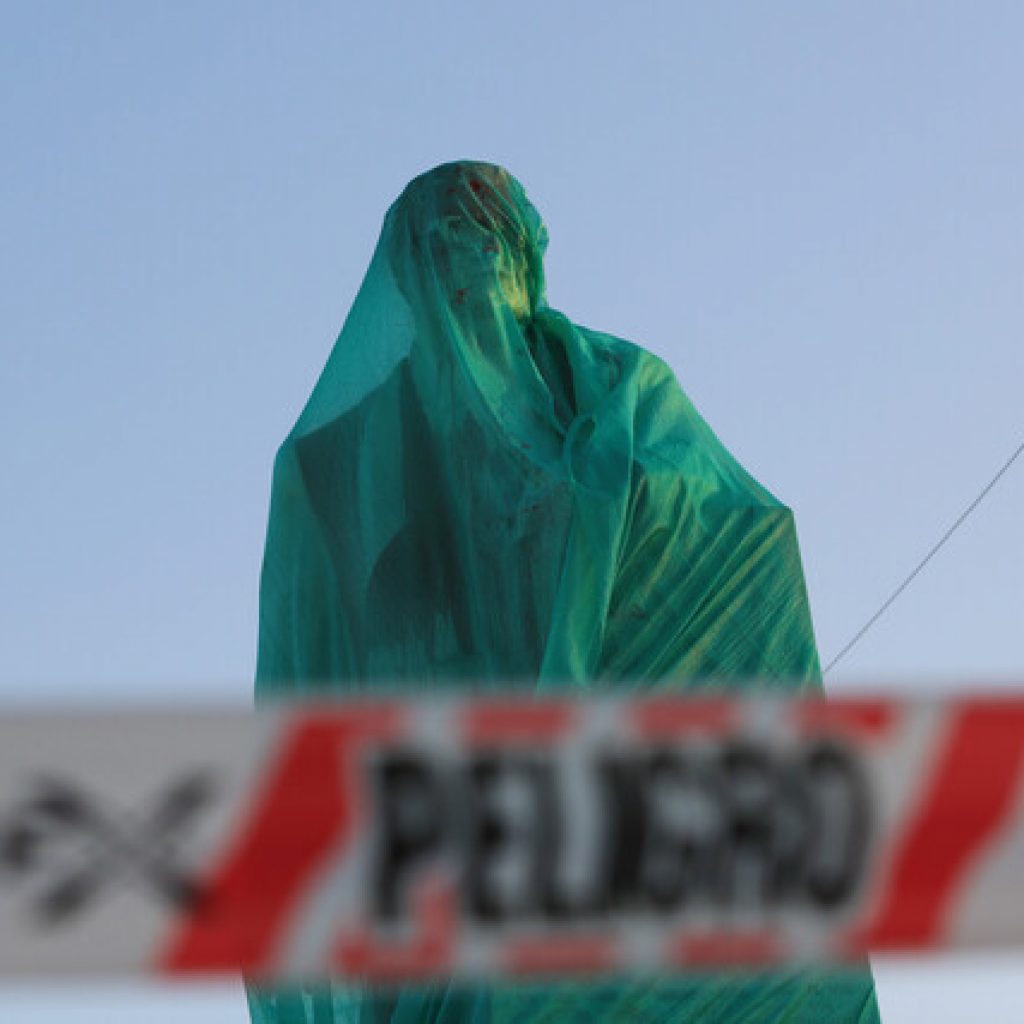 Gobierno rechaza "enérgicamente" la vandalización de estatua de Allende