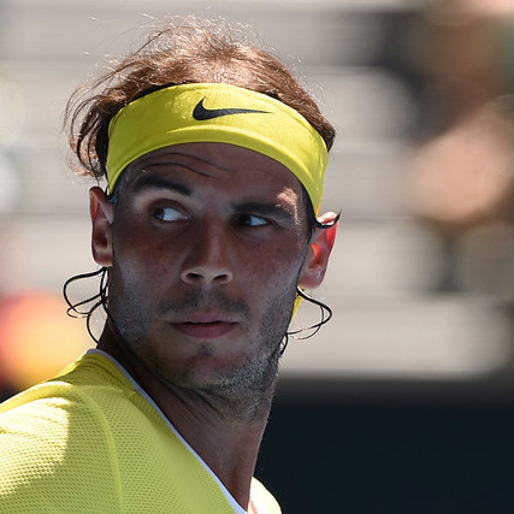 Rafael Nadal reaparece con muletas tras someterse a un tratamiento en el pie