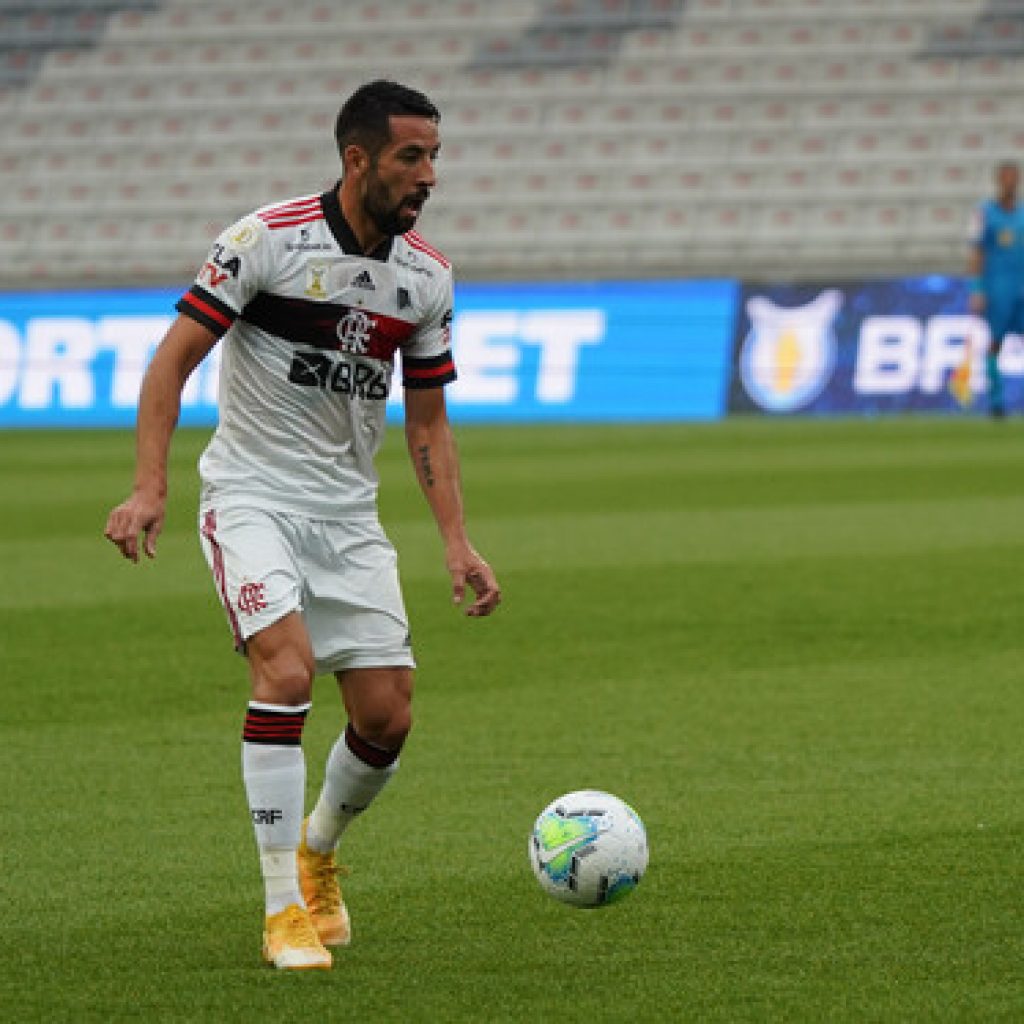 Brasileirao: Flamengo con Isla superó a domicilio al Inter de Palacios