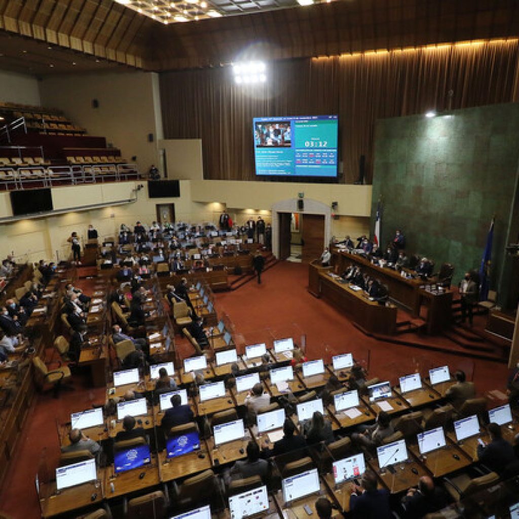 Tras más de 20 horas de debate Cámara aprueba admisibilidad de AC contra Piñera