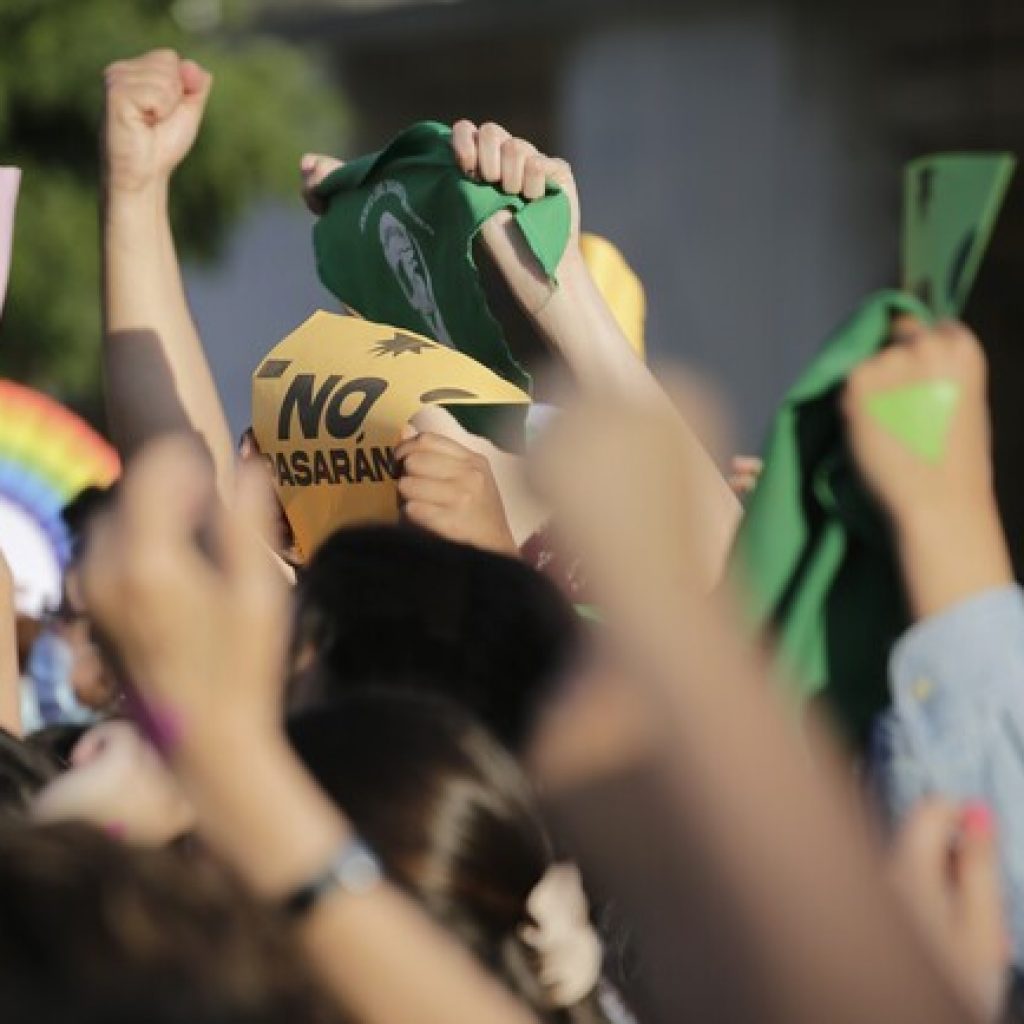 "No pasarán": Feministas convocaron manifestación contra Kast