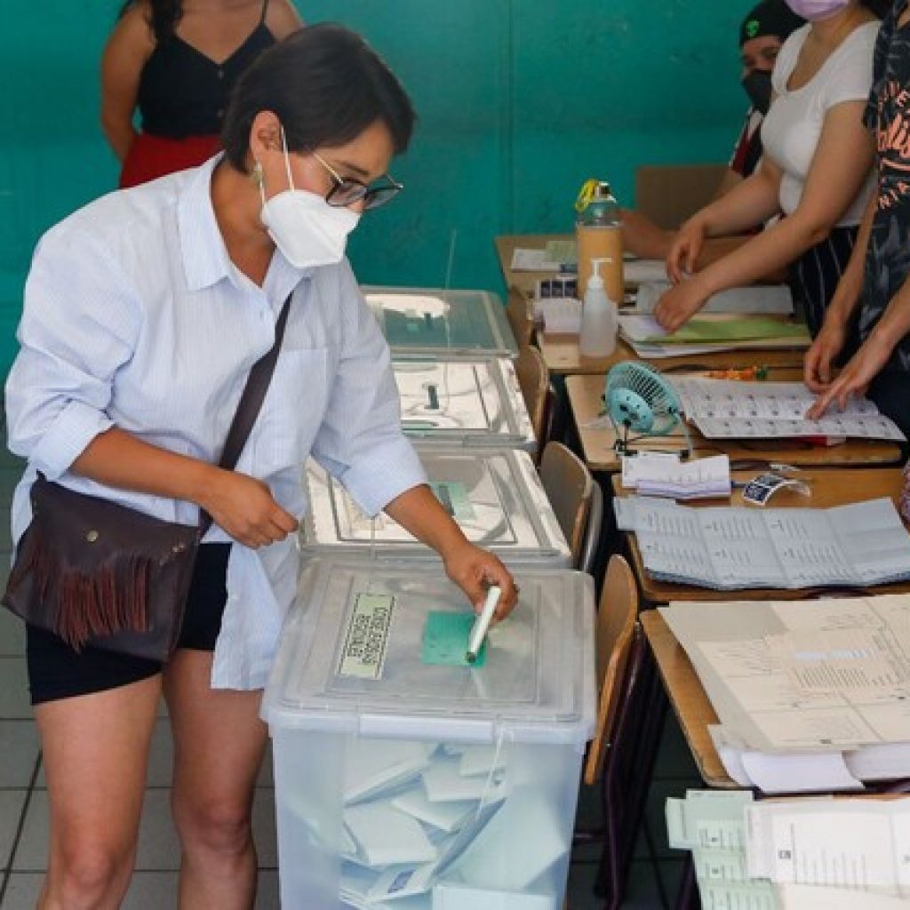 Oliva acudió a votar: “Estamos disponibles a conversar con todo el mundo”