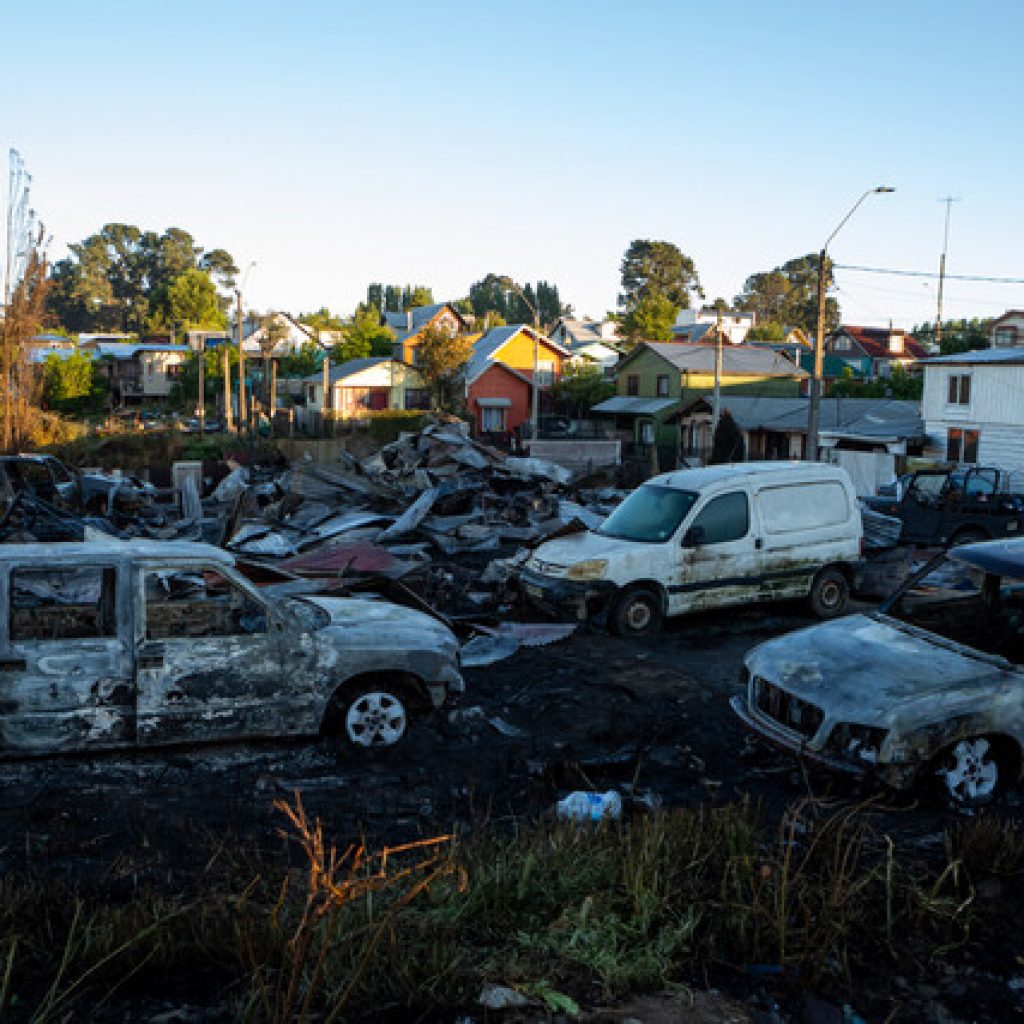 Más de 140 casas destruidas deja incendio en Castro y se mantiene la Alerta Roja