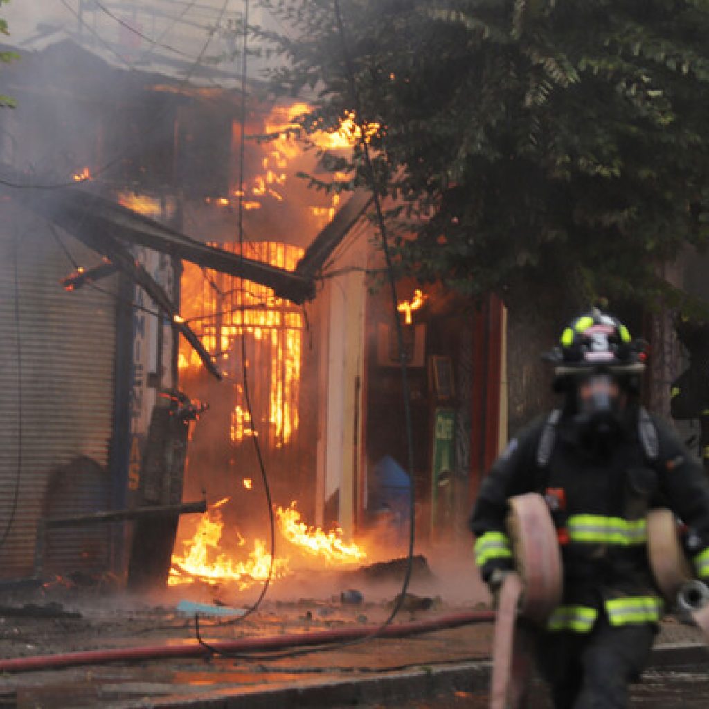 11 locales comerciales afectados por incendio en Viña del Mar