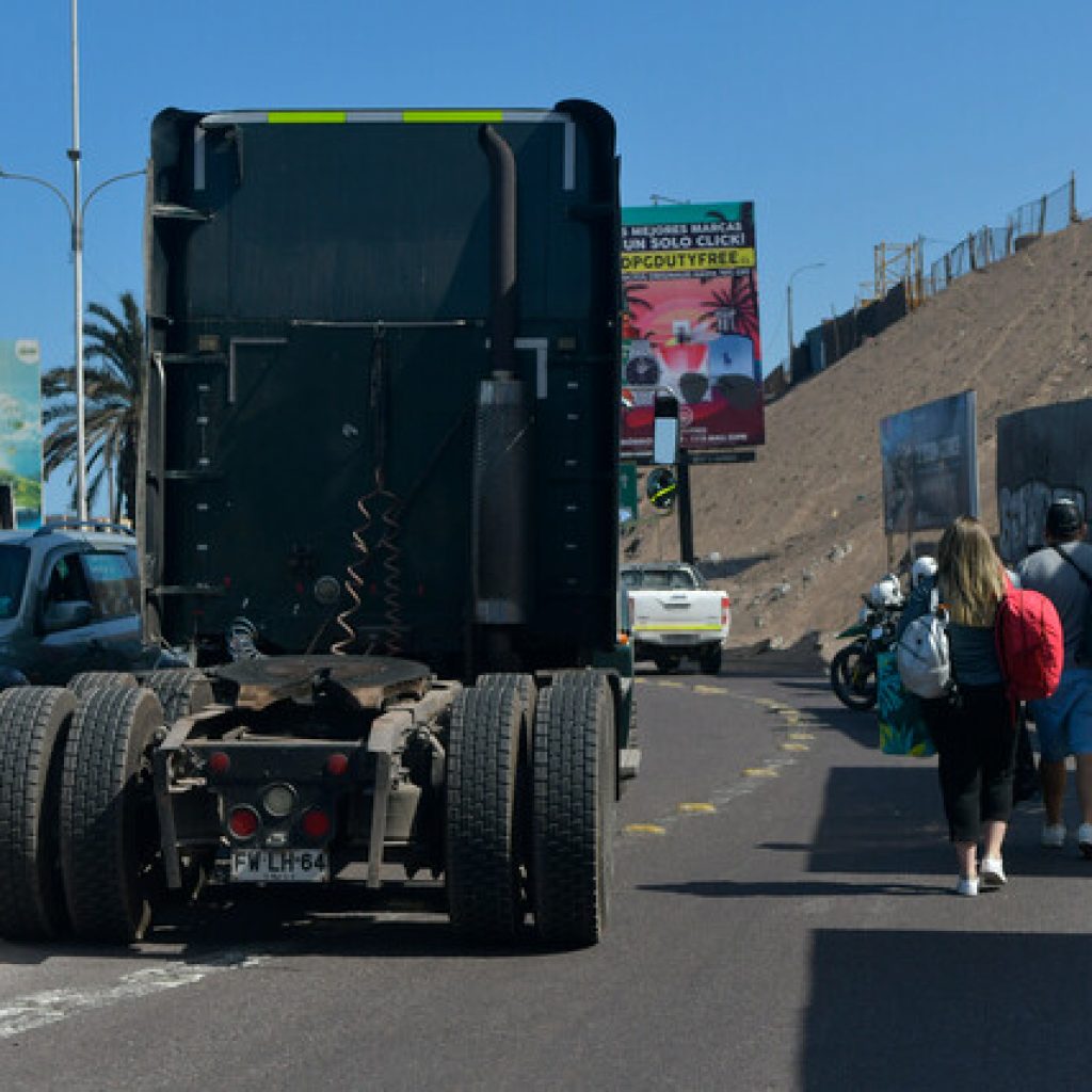 Camioneros cortan rutas tras muerte de conductor en la Región de Antofagasta