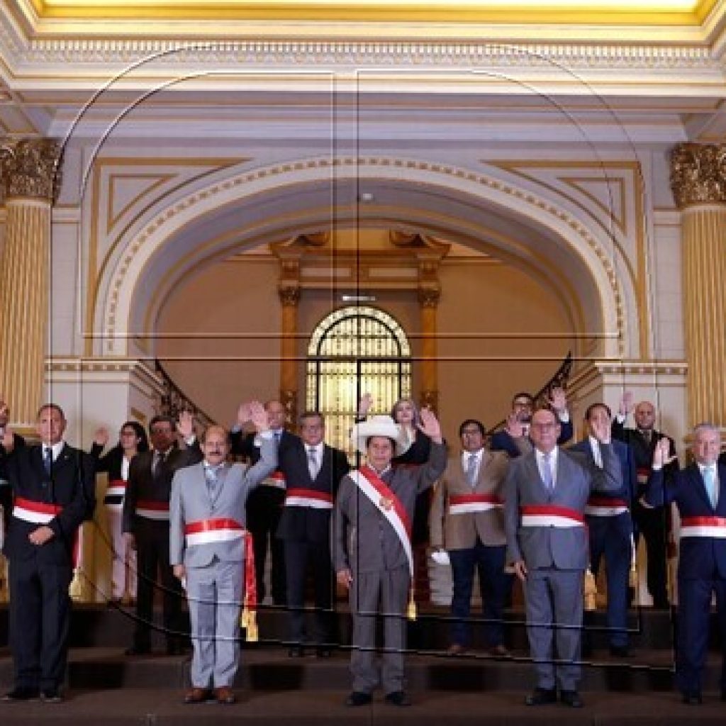 El presidente de Perú toma juramento al nuevo gabinete ministerial