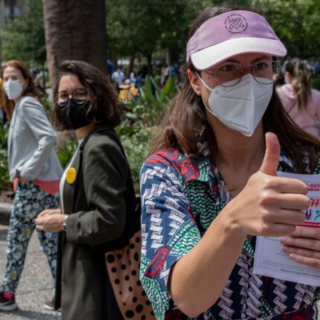 Santiago y AHF Chile renuevan compromiso “por un 2030 sin sida”