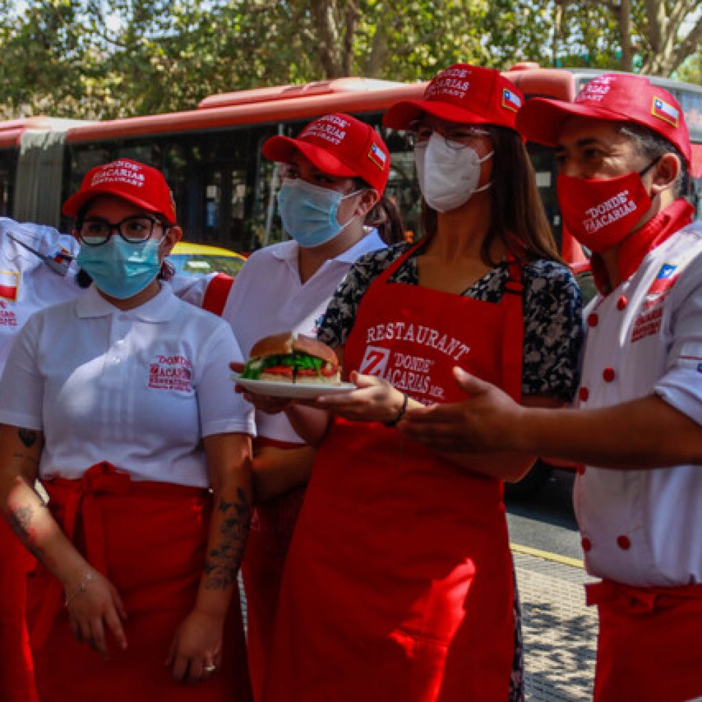 Hassler impulsa iniciativas en apoyo al comercio gastronómico de Santiago