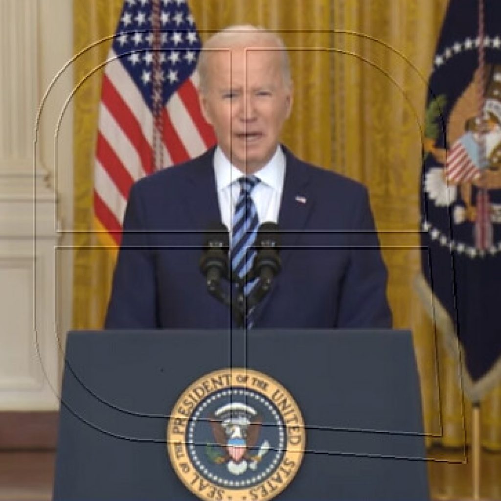 Biden anuncia sanciones y avisa a Putin que será un "paria"