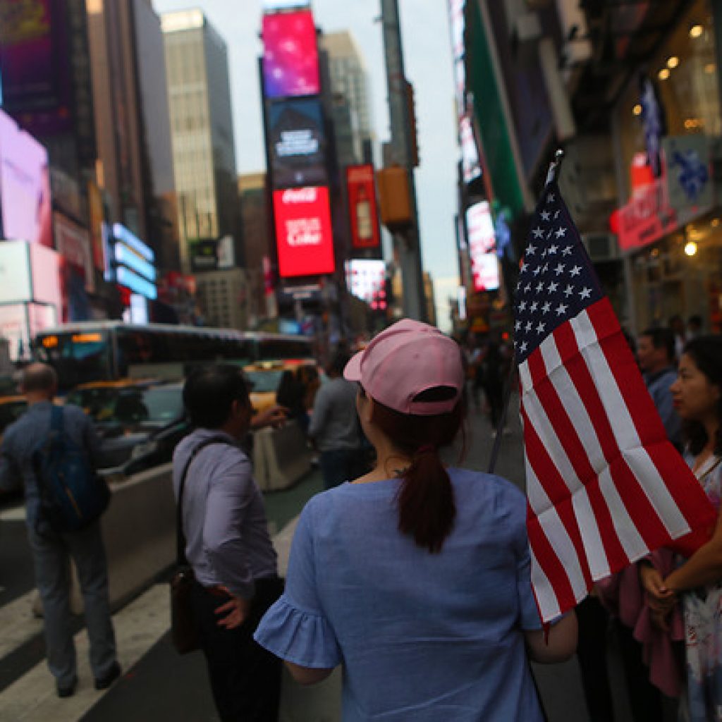 Nueva York levanta el uso obligatorio de mascarilla en espacios públicos