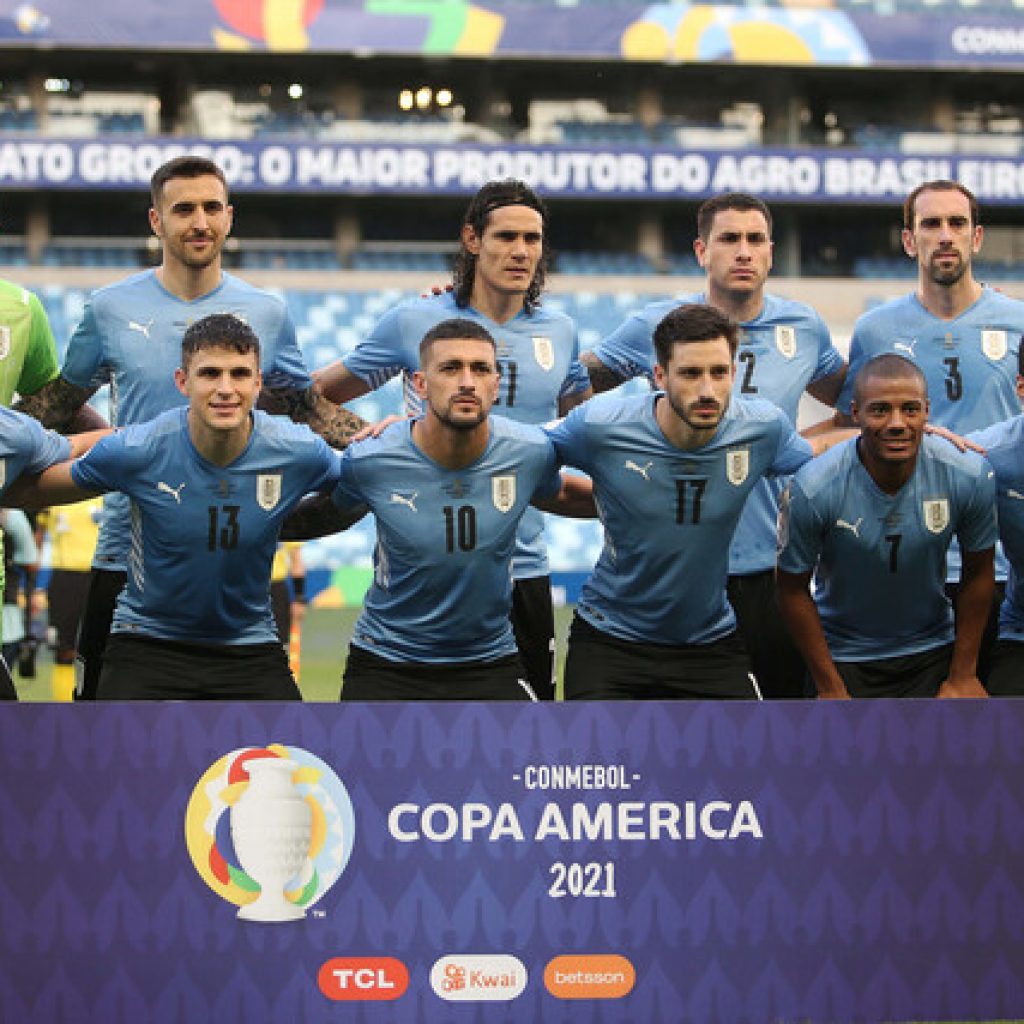 Uruguay reservó 45 jugadores del medio extranjero para enfrentar a la “Roja”