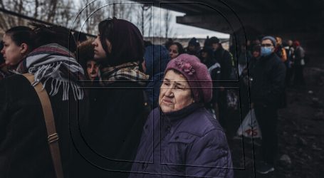 Ucrania anuncia acuerdos para la apertura hoy de dos corredores humanitarios