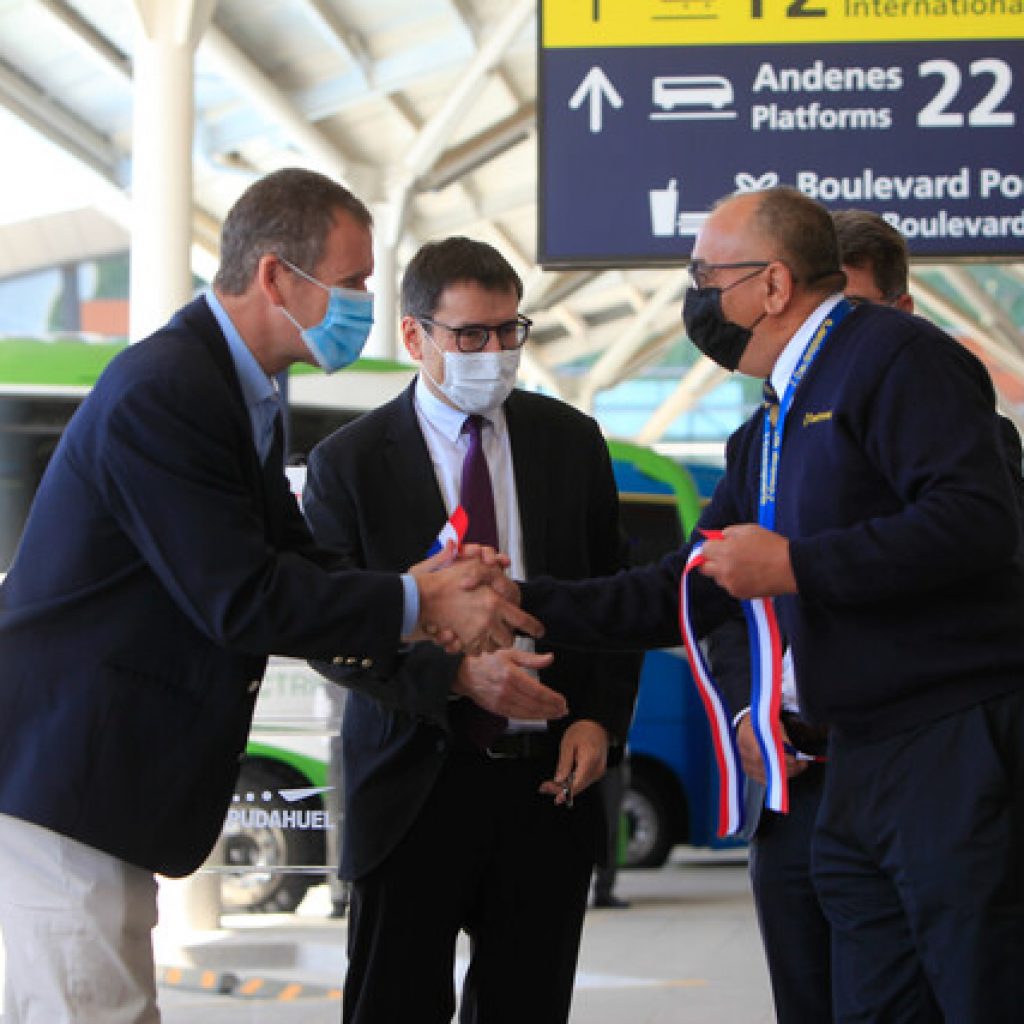 Inauguran nueva estación de buses del Aeropuerto de Santiago