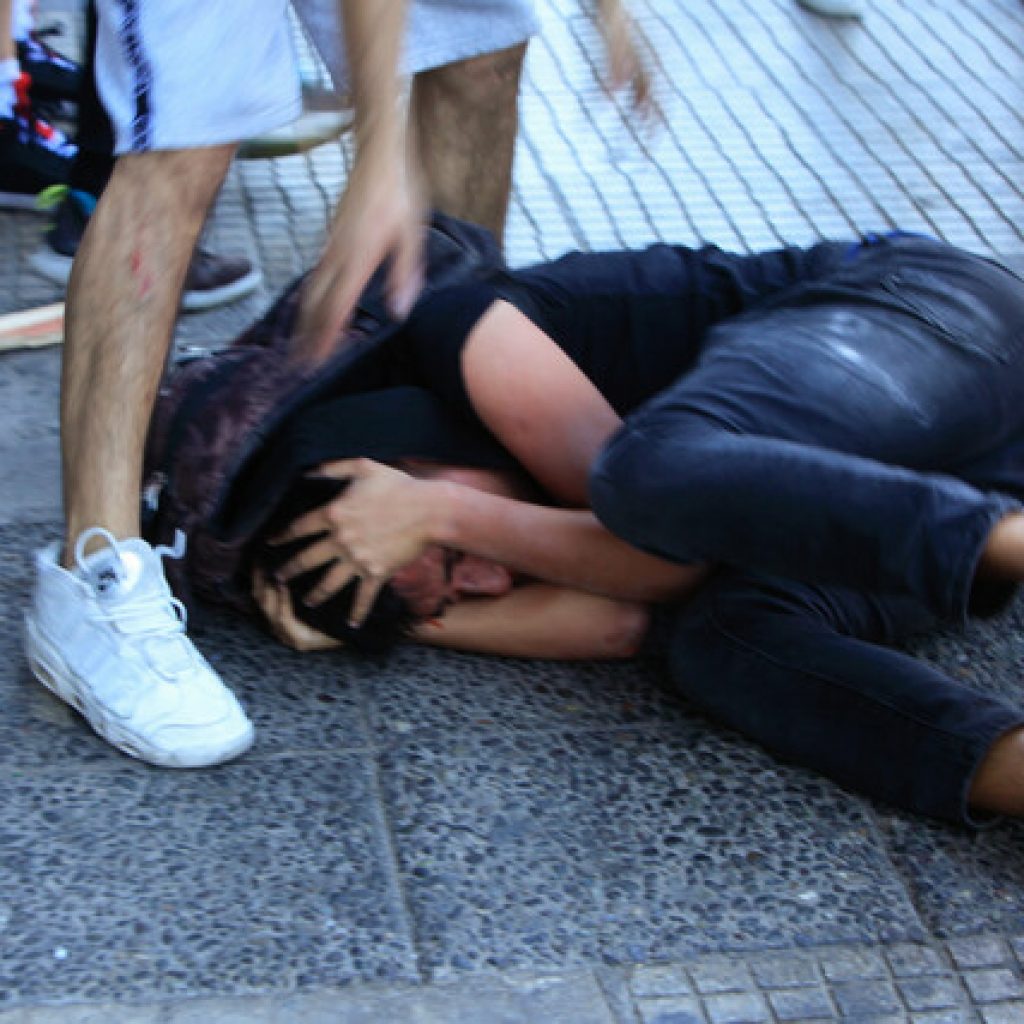 Gobierno se querella por estudiante herido por ambulantes en Estación Central