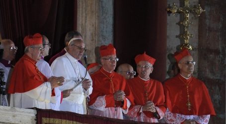El Papa publica la nueva constitución apostólica que descentraliza la Curia