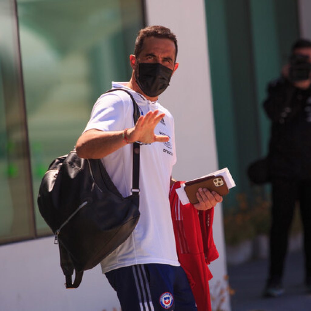 Claudio Bravo: “Felices 97 años de gloria mi querido Colo Colo”