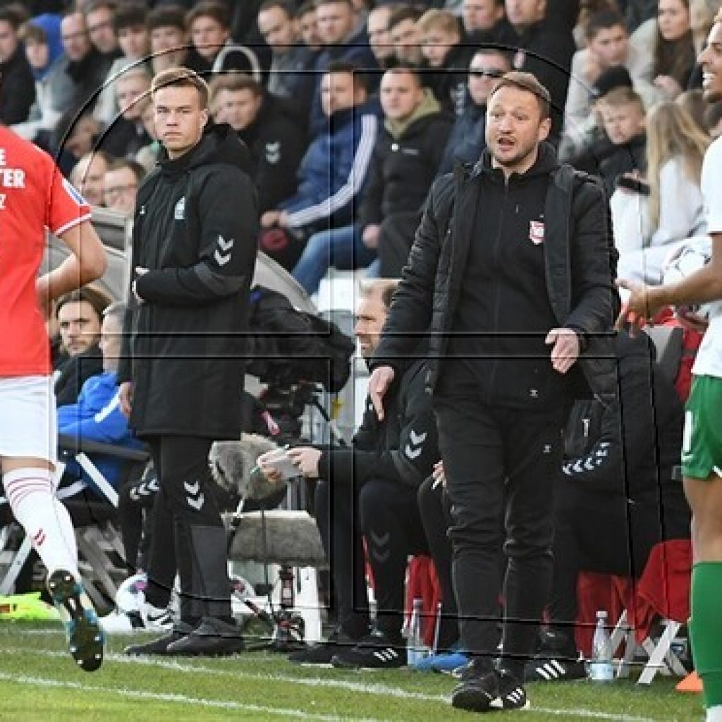 Dinamarca: Miiko Albornoz fue titular en amargo empate del Vejle Boldklub