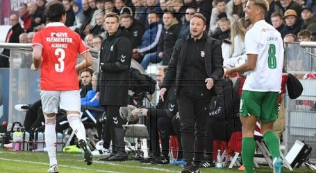 Dinamarca: Miiko Albornoz fue titular en amargo empate del Vejle Boldklub