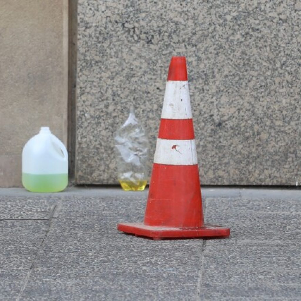 Hombre en silla de ruedas intentó quemarse a lo bonzo frente a La Moneda